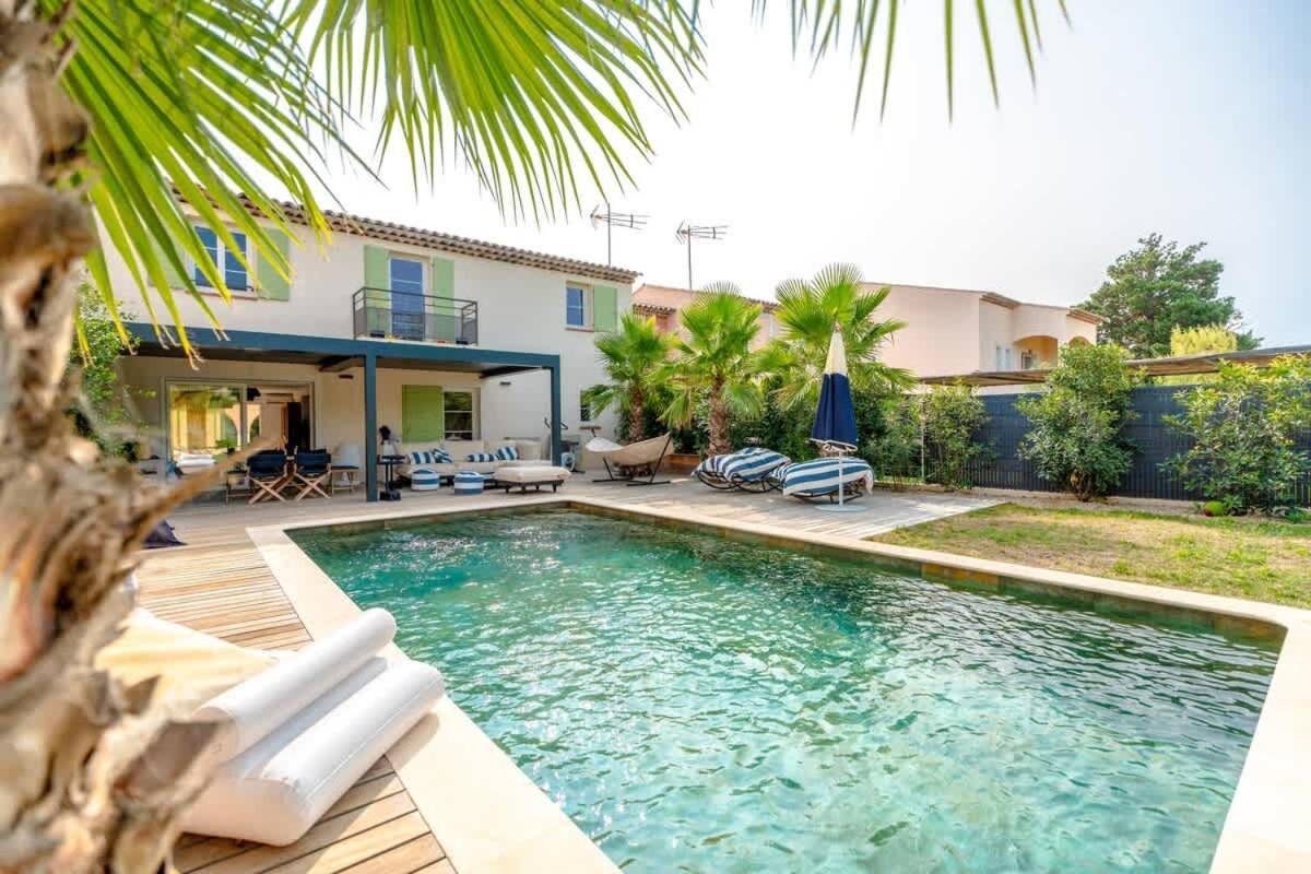 Modern In With Swimming-pool *